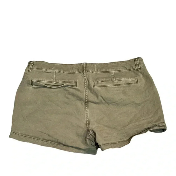 Hollister Khaki shorts size 9 - Picture 2 of 3